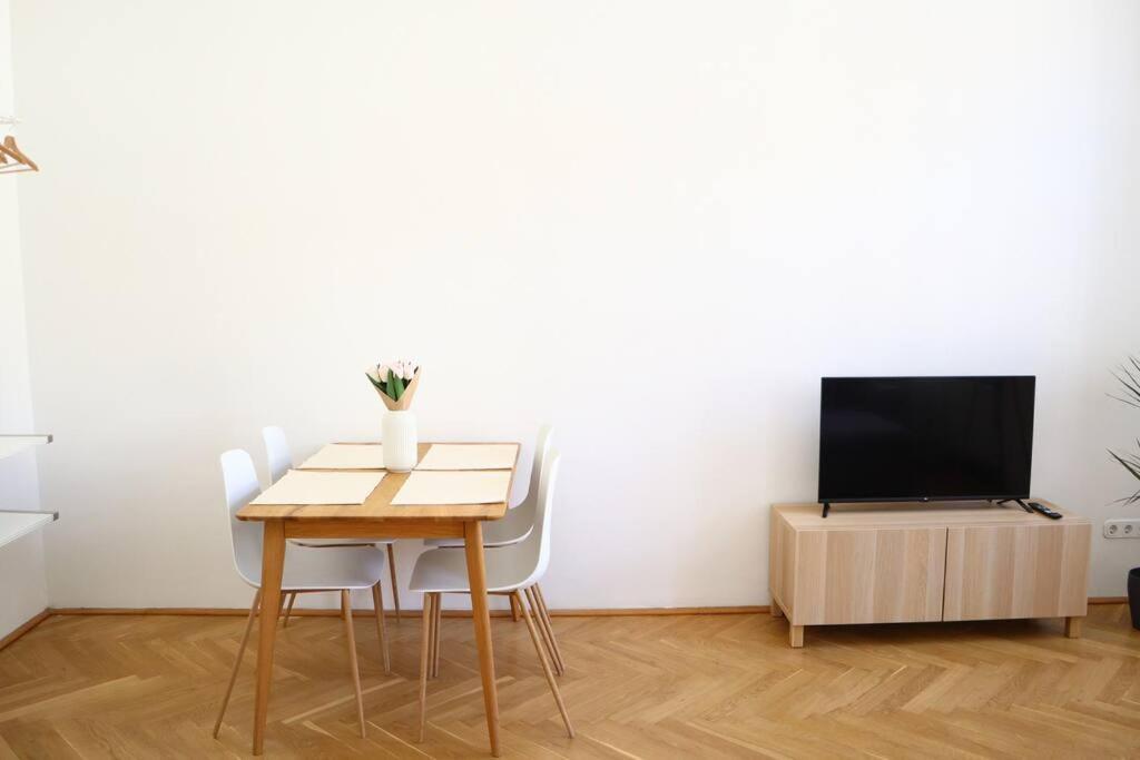 Bloom - Cozy Apartment, 5 Stops To City Center Bécs Kültér fotó