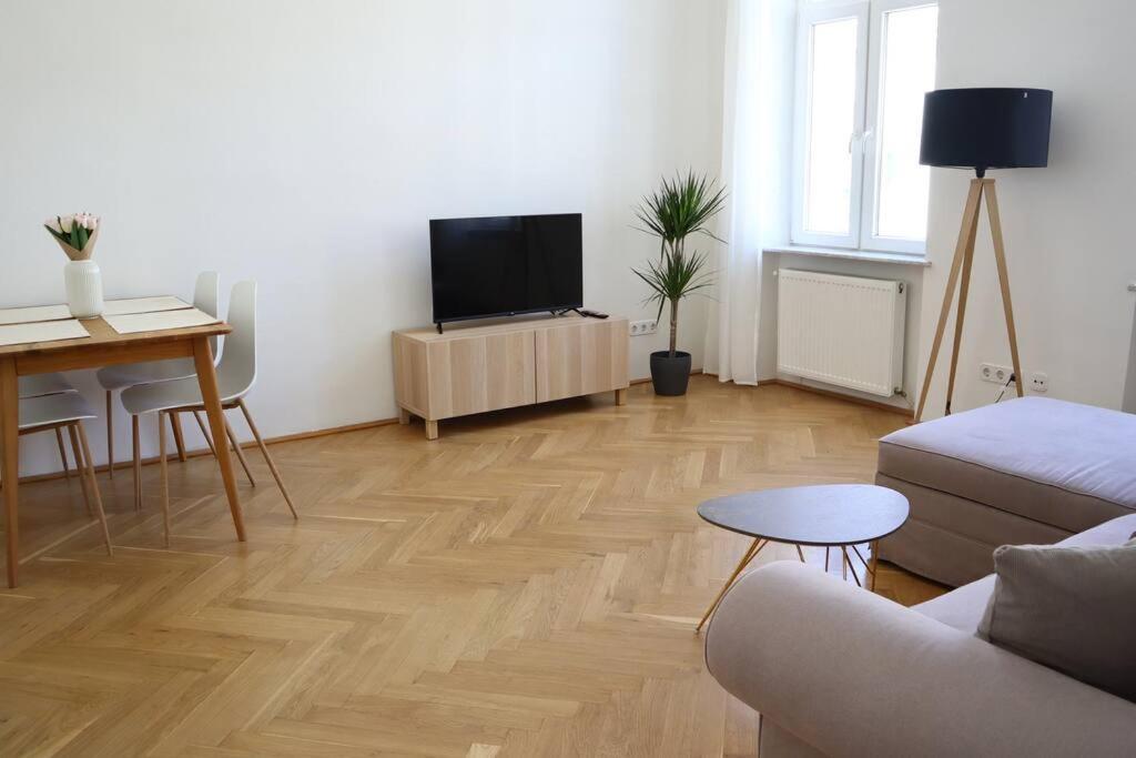 Bloom - Cozy Apartment, 5 Stops To City Center Bécs Kültér fotó